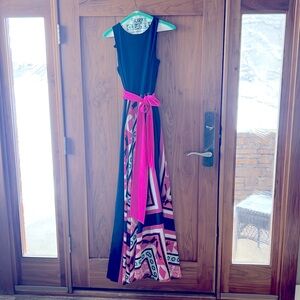 Summertime flowing maxi sleeveless dress with pink tie